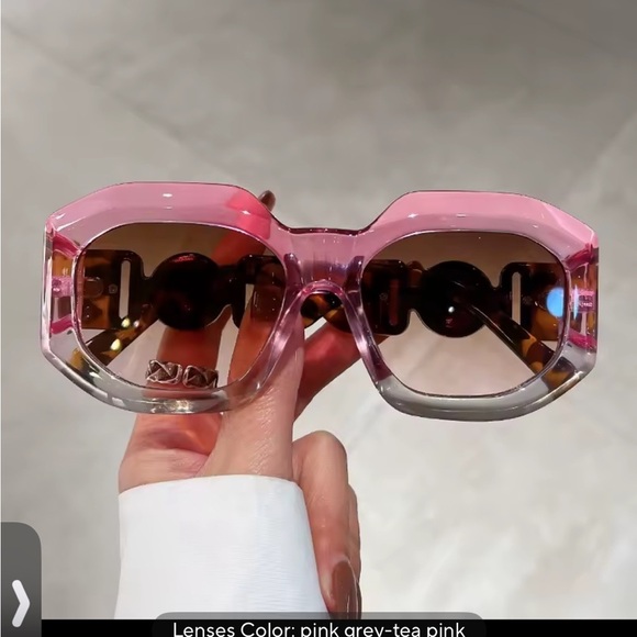 None Accessories - Stylish Pink Gradient Sunglasses
3340